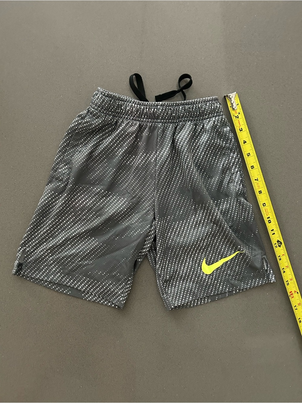 Nike Boys Athletic Shorts Gray Pattern size S…